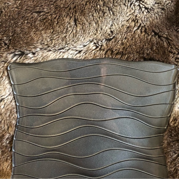 Stunning Square Wavy Edged Plate with lined detailed .  It would look fab decor - Picture 7 of 10